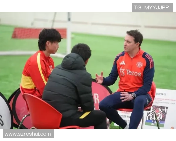 足球教练与球星携手出演精彩训练与比赛瞬间的幕后故事合集